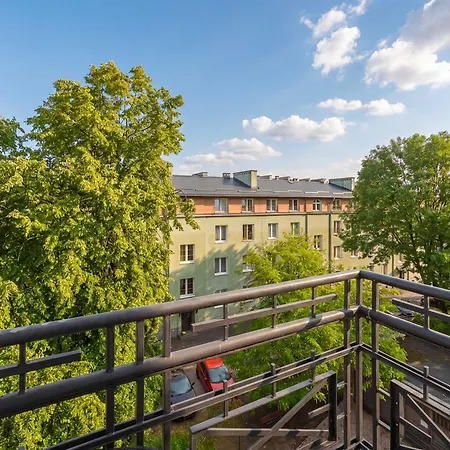Comfortable For 4 People With A Balcony In By Renters