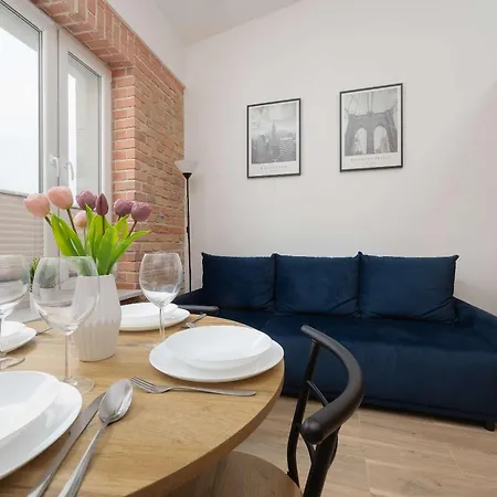Comfortable For 4 People With A Balcony In By Renters شقة *