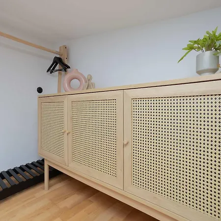 Comfortable For 4 People With A Balcony In By Renters
