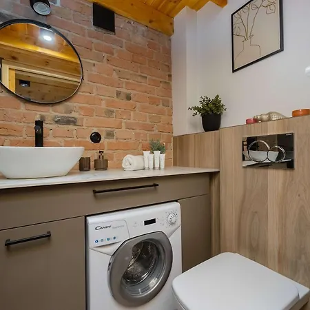 Comfortable For 4 People With A Balcony In By Renters شقة *